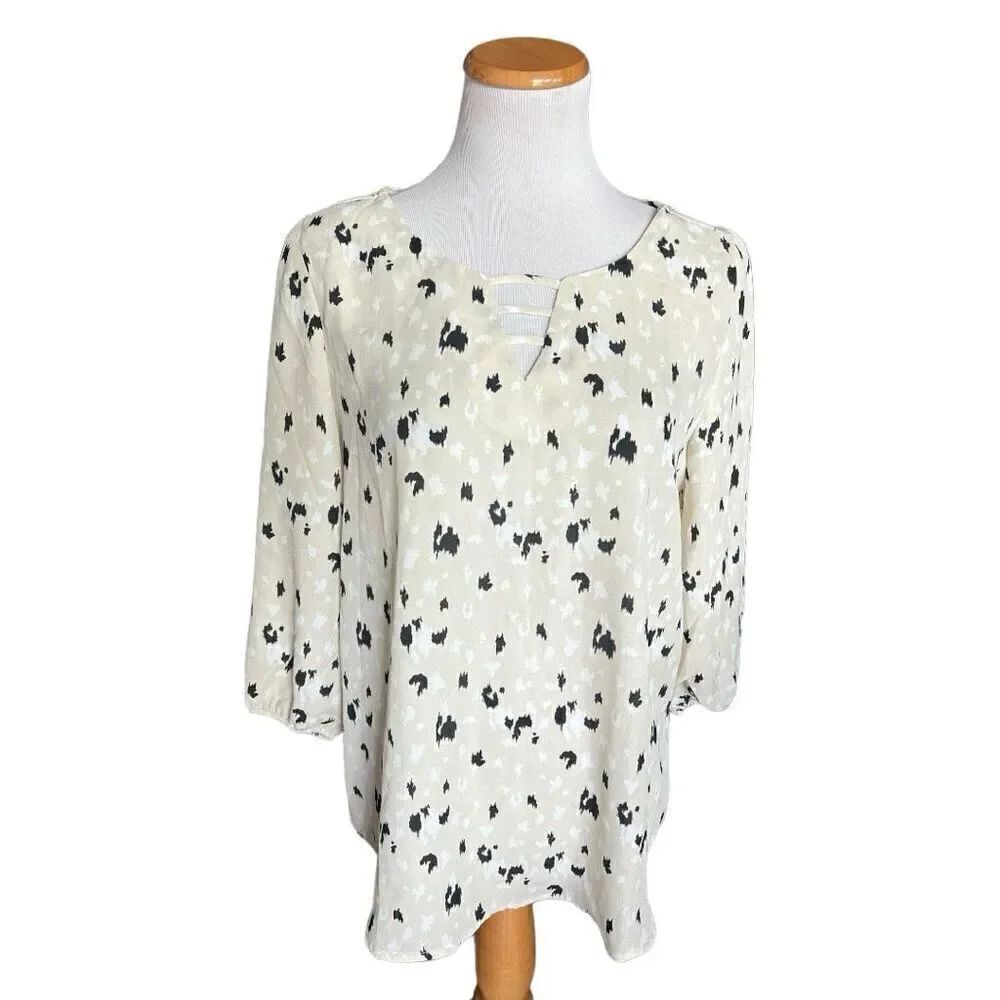 NWT Womens Misia Animal Print 3/4 Sleeve V Neck Laser Cut Top - Sz L